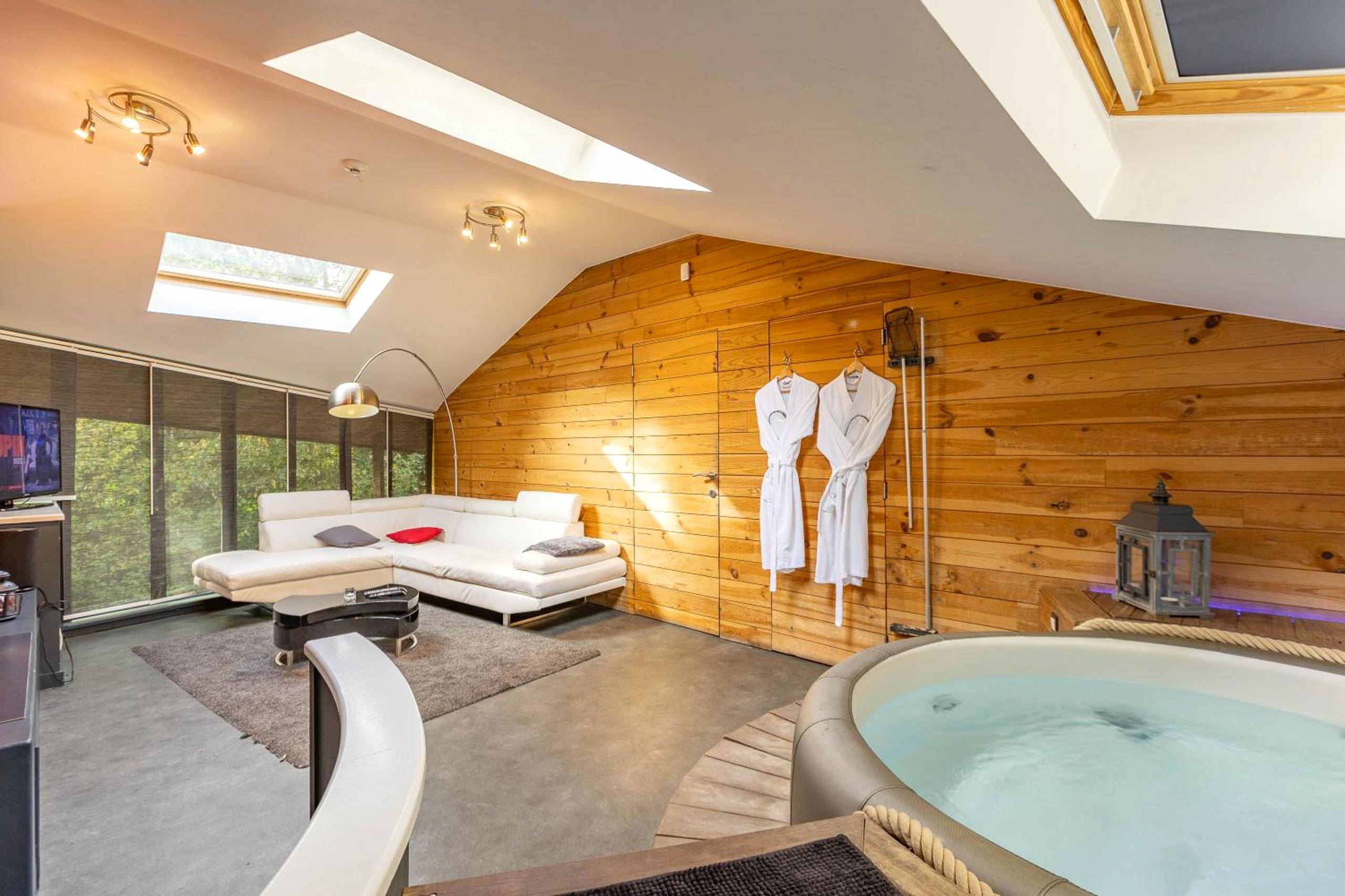 Autre vue interieure - Le Lov't - Suite avec jacuzzi - Maubeuge