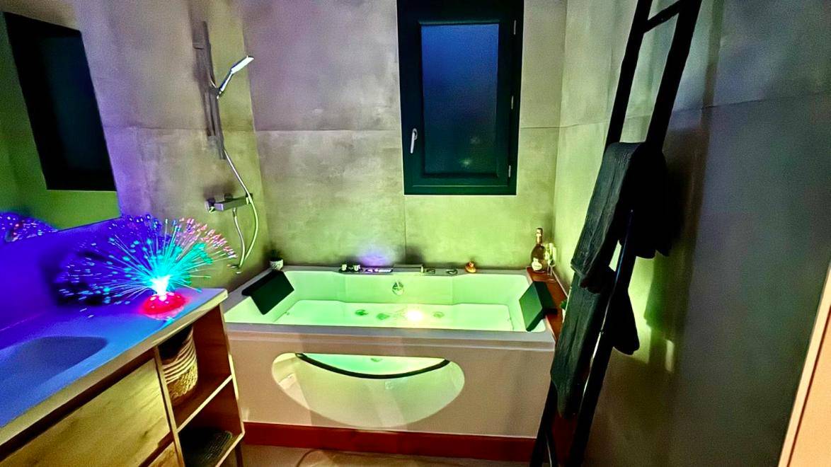 Photo du logement - LOV'ARDECHE - Gîte Balnéo Glamour