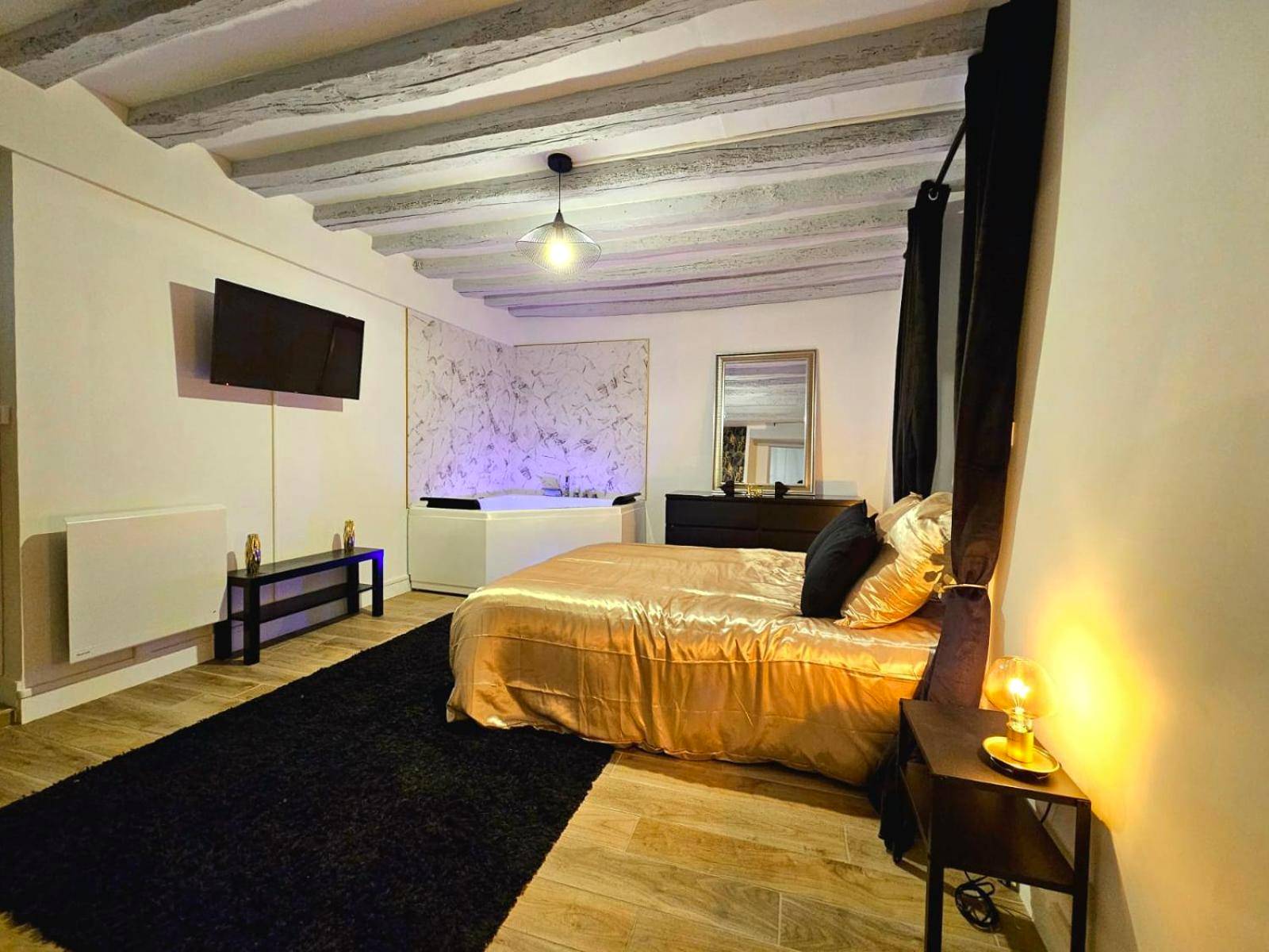 Suite romantique avec lit double et balnéo - Love Escape