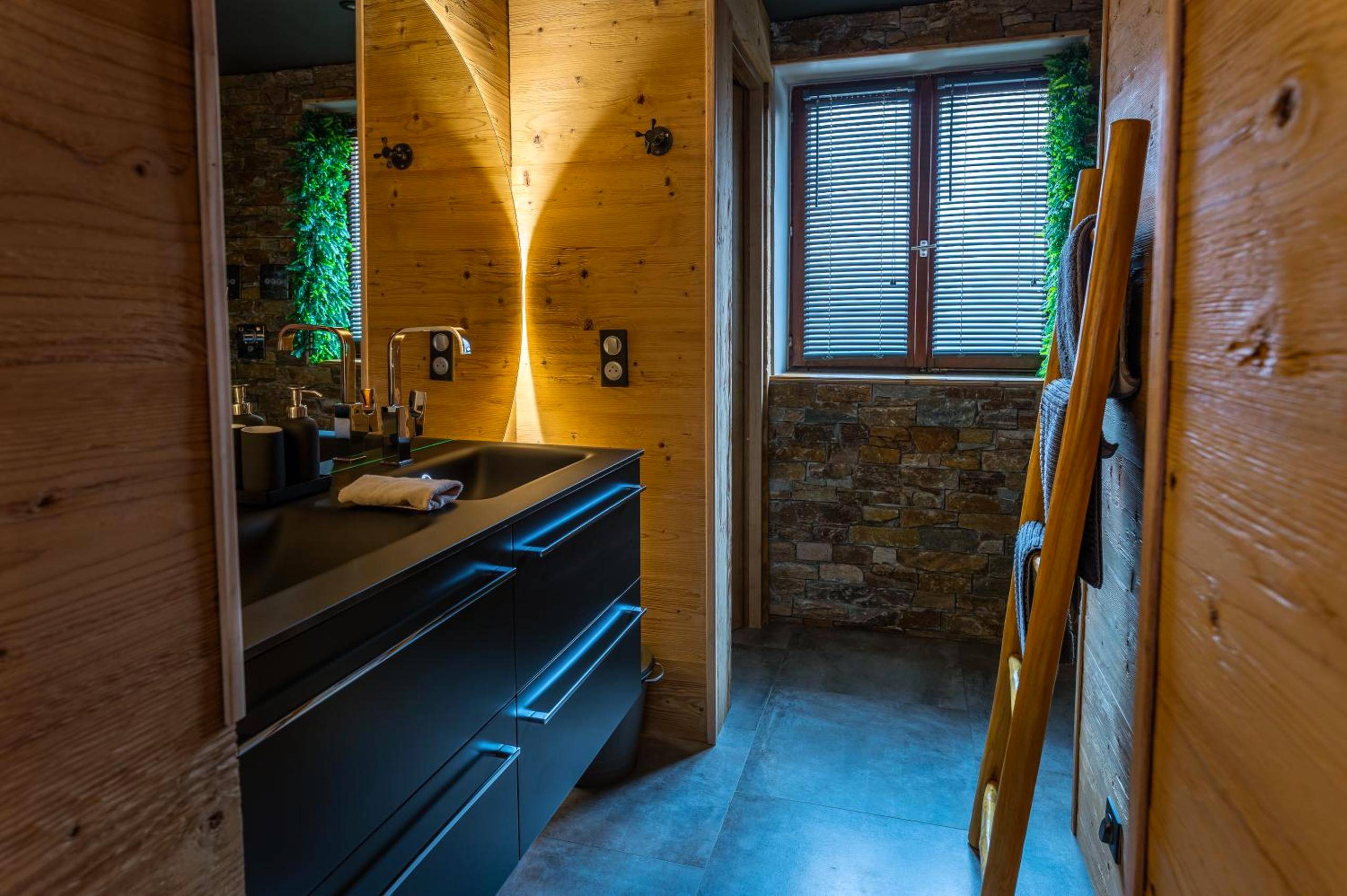 Photo du logement - Love industrie & spa - Suite Romantique en Alsace - Spa privatif et garage - Bischoffsheim