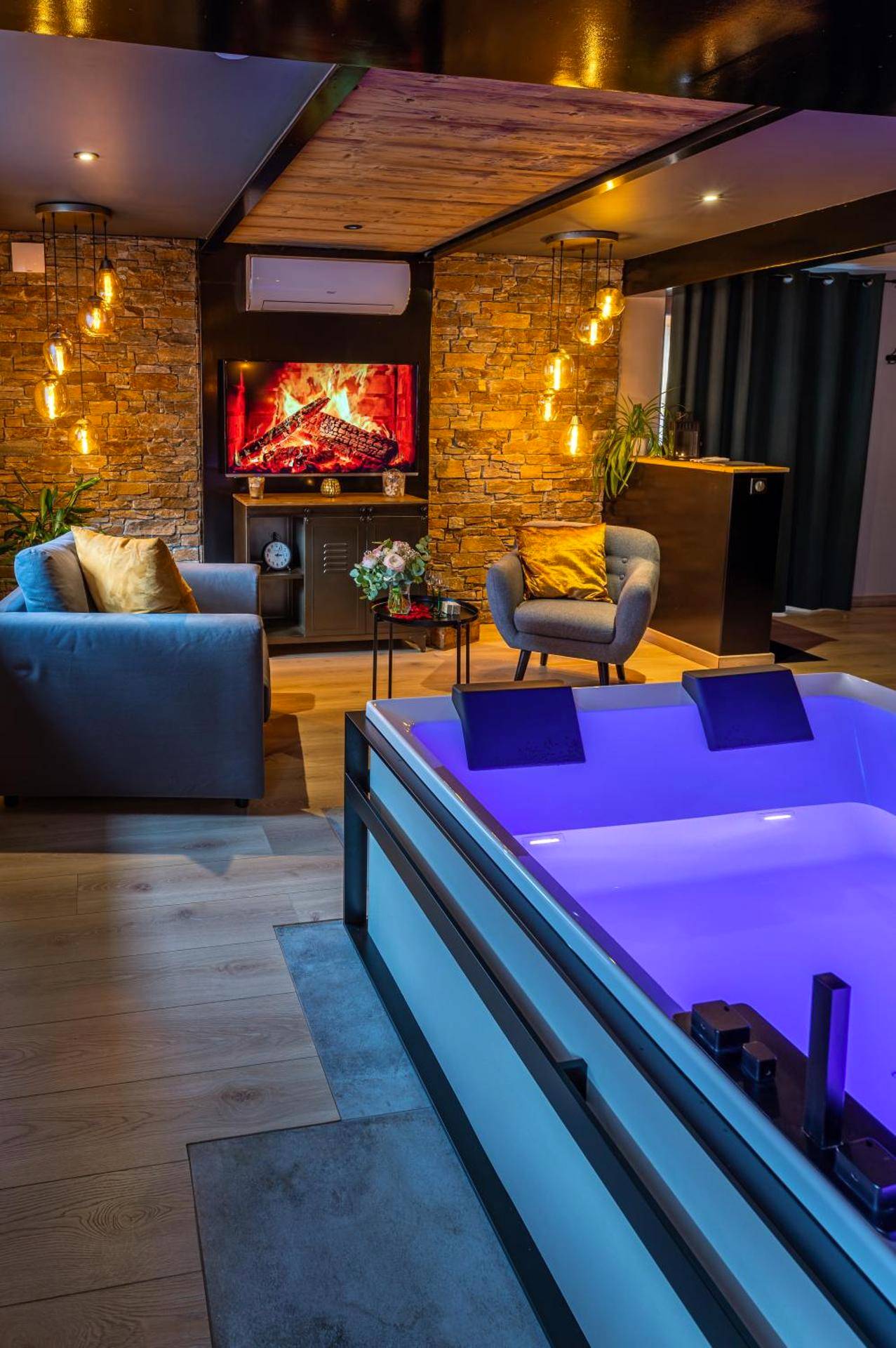 Detail du logement - Love industrie & spa - Suite Romantique en Alsace - Spa privatif et garage