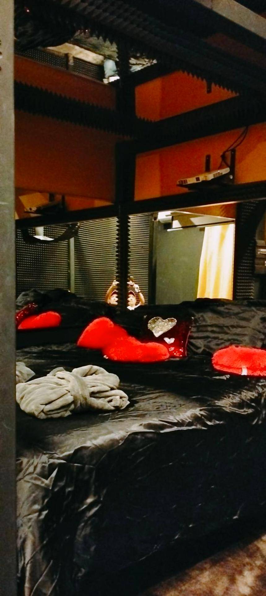 Photo du logement - la love interdite chez loveroomToulon, parking et wifi gratuits