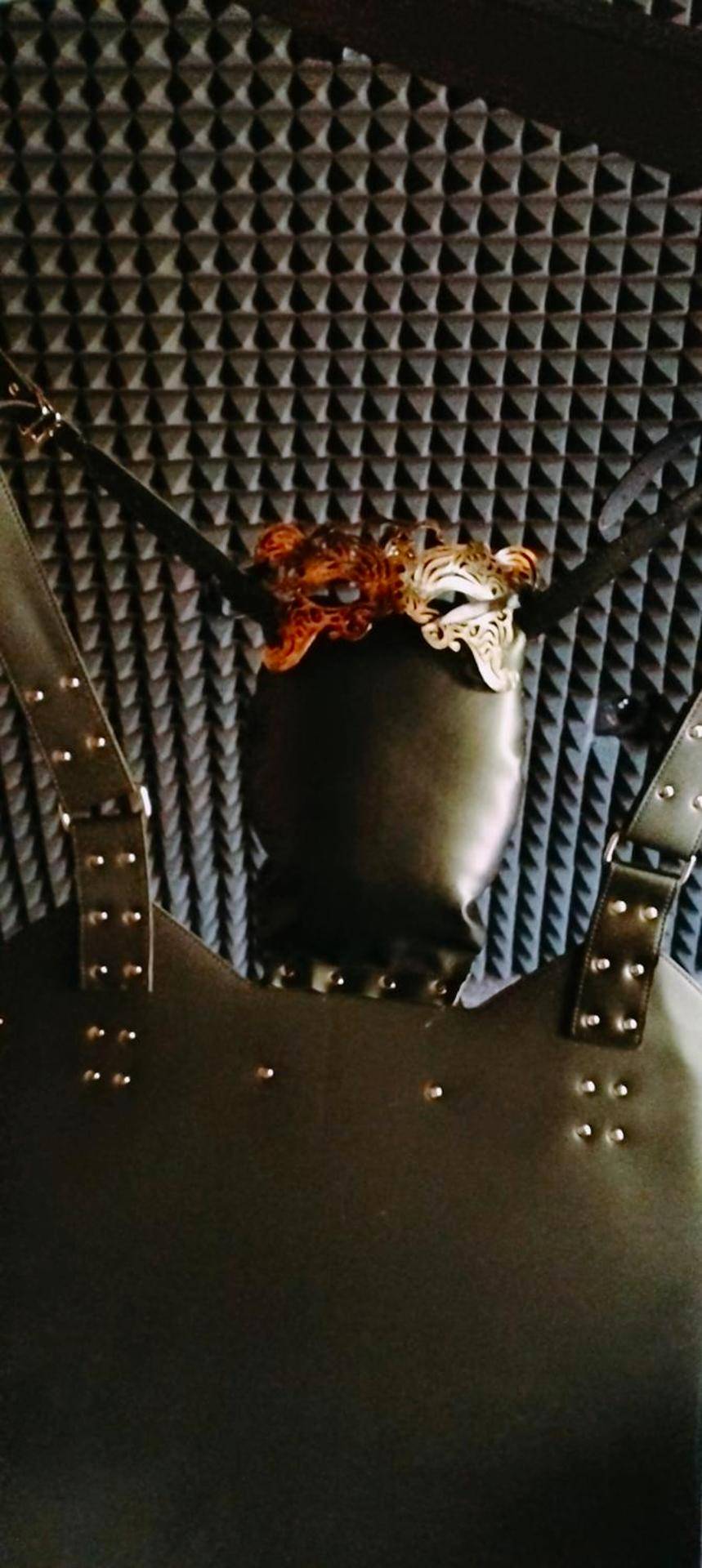 Photo du logement - la love interdite chez loveroomToulon, parking et wifi gratuits - Toulon