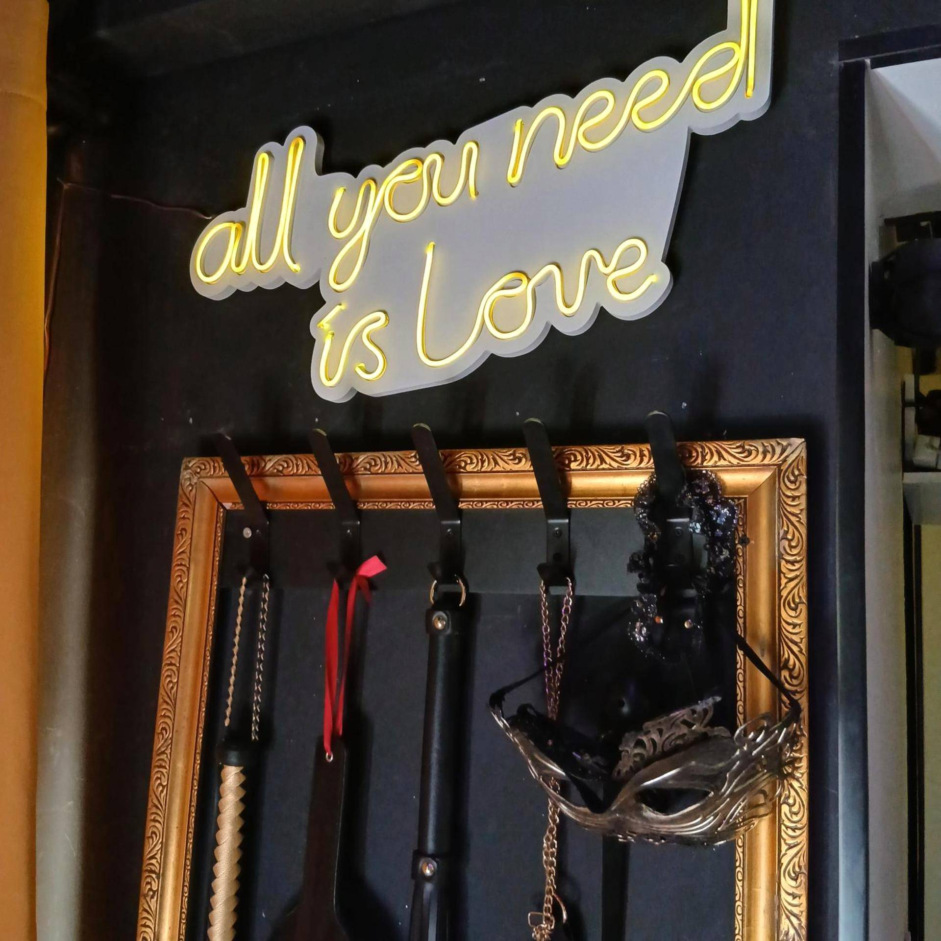 Photo du logement - la love interdite chez loveroomToulon, parking et wifi gratuits