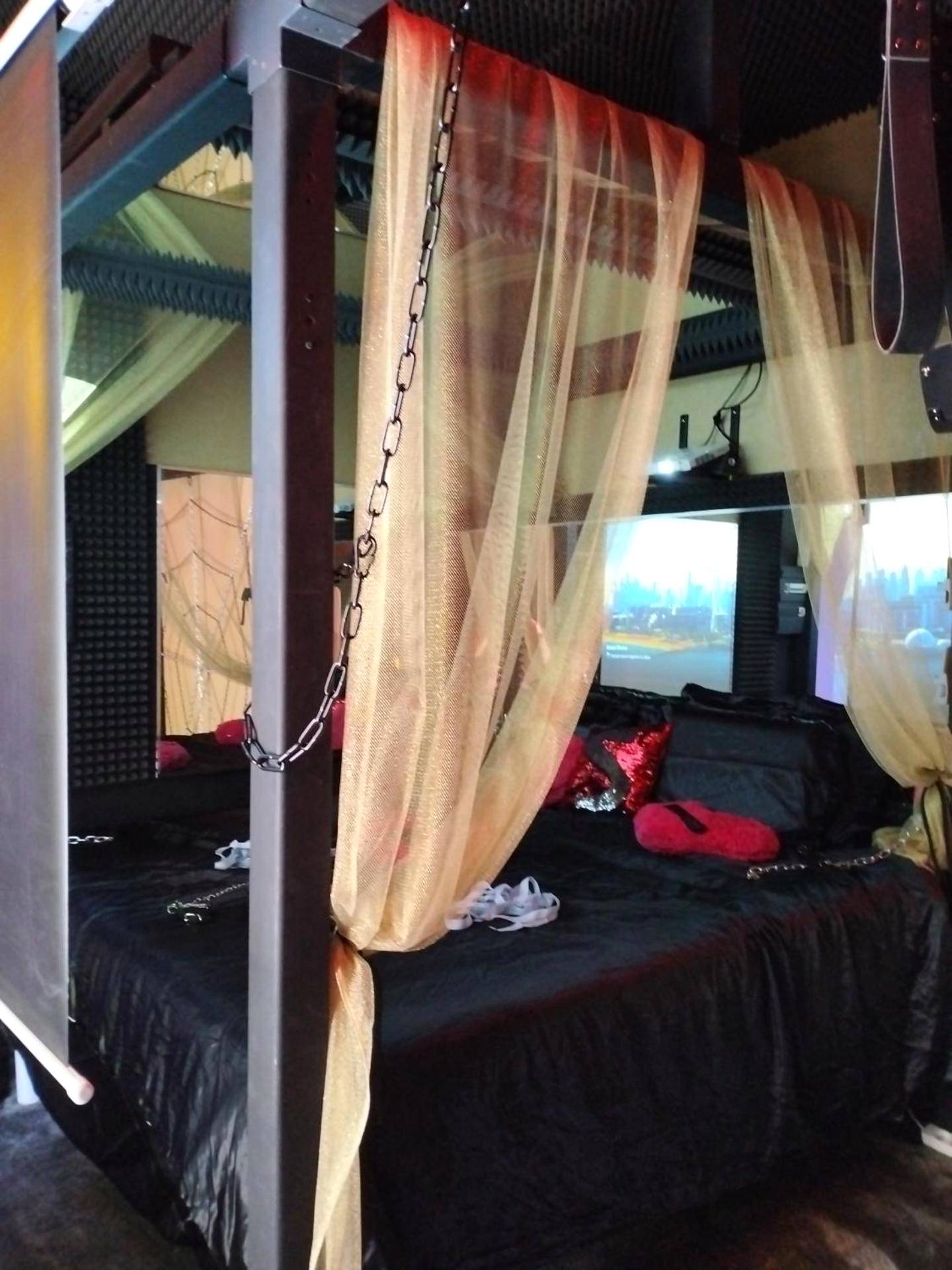 Photo du logement - la love interdite chez loveroomToulon, parking et wifi gratuits