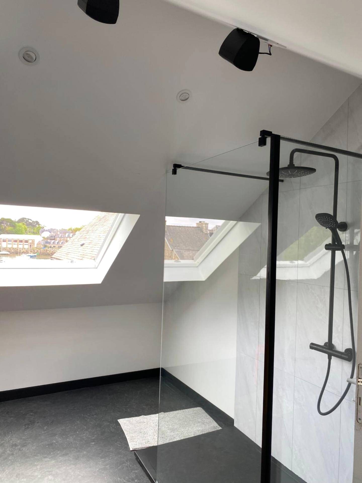 Douche à l'italienne avec vue sur les toits - Love Room