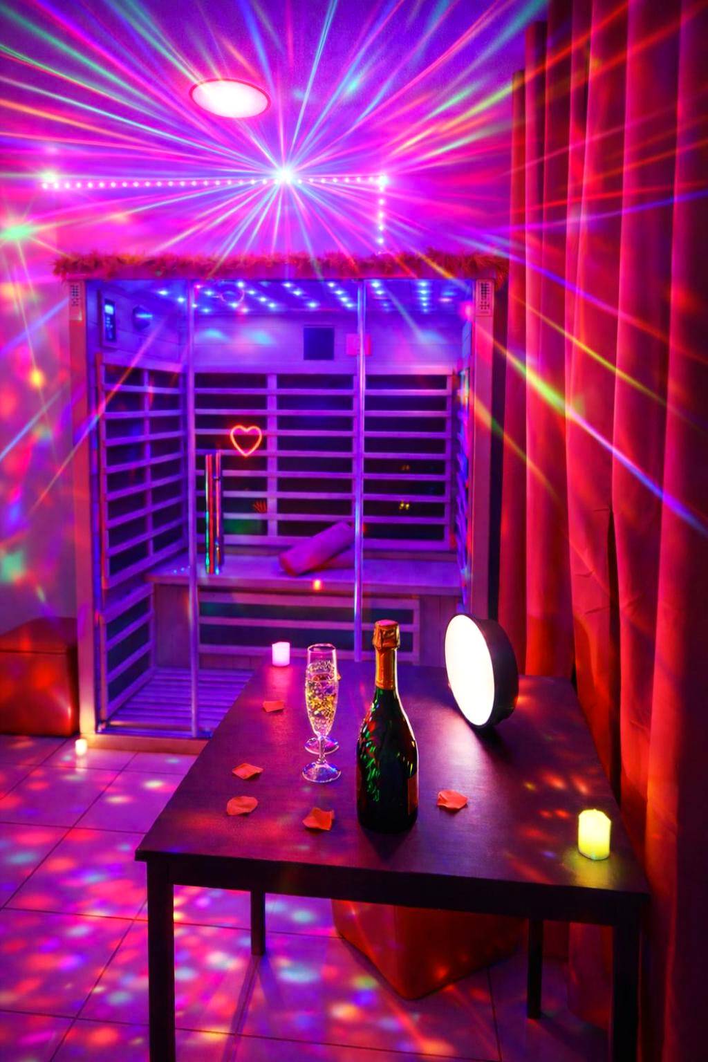 Vue interieure - Love Room à deux pas de l'Océan avec Hammam, Sauna et Bain à 2 Surprise garantie