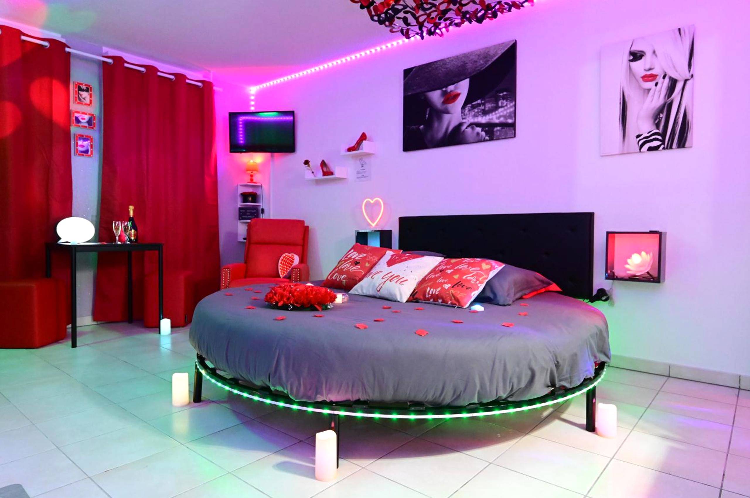 Detail du logement - Love Room à deux pas de l'Océan avec Hammam, Sauna et Bain à 2 Surprise garantie