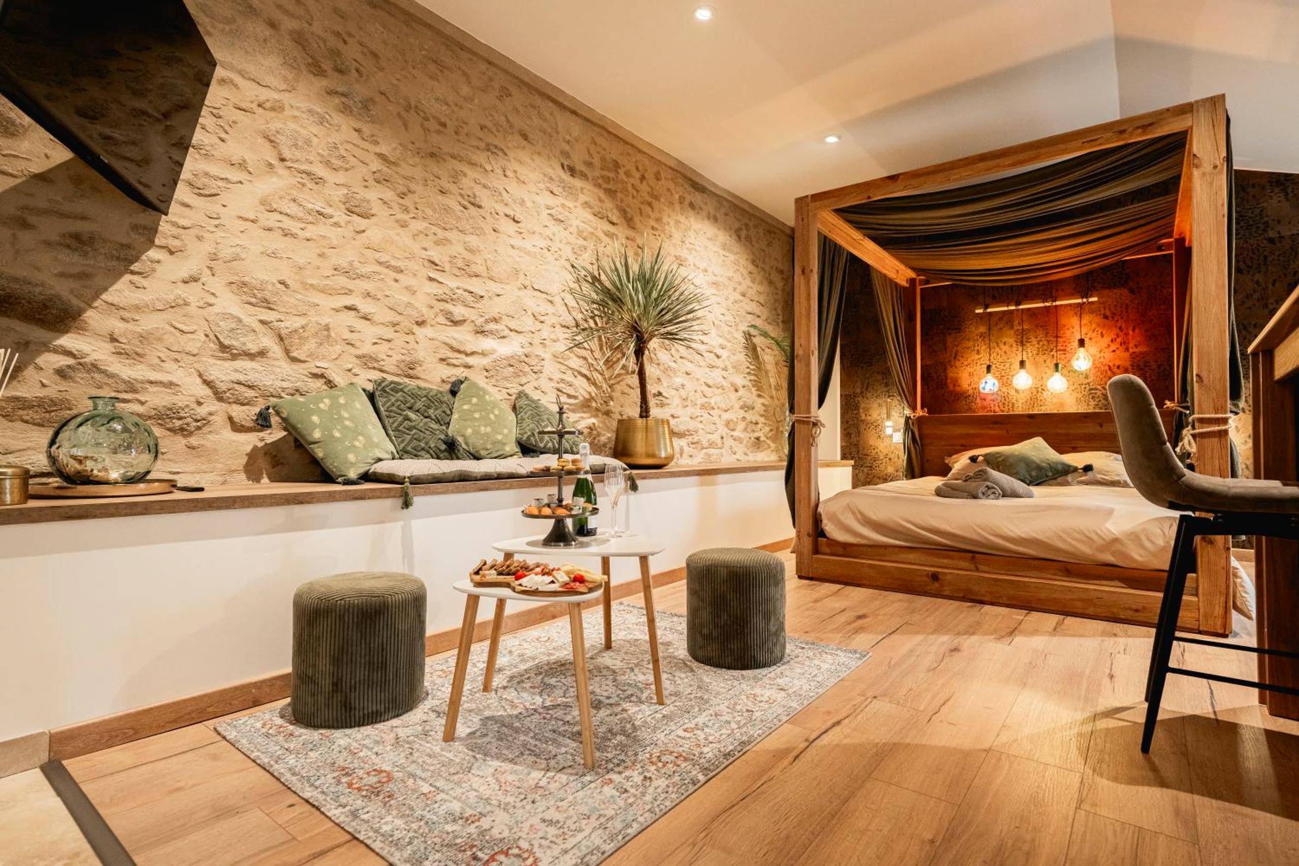 Vue interieure - Love Room Vendée avec JACUZZI privatif