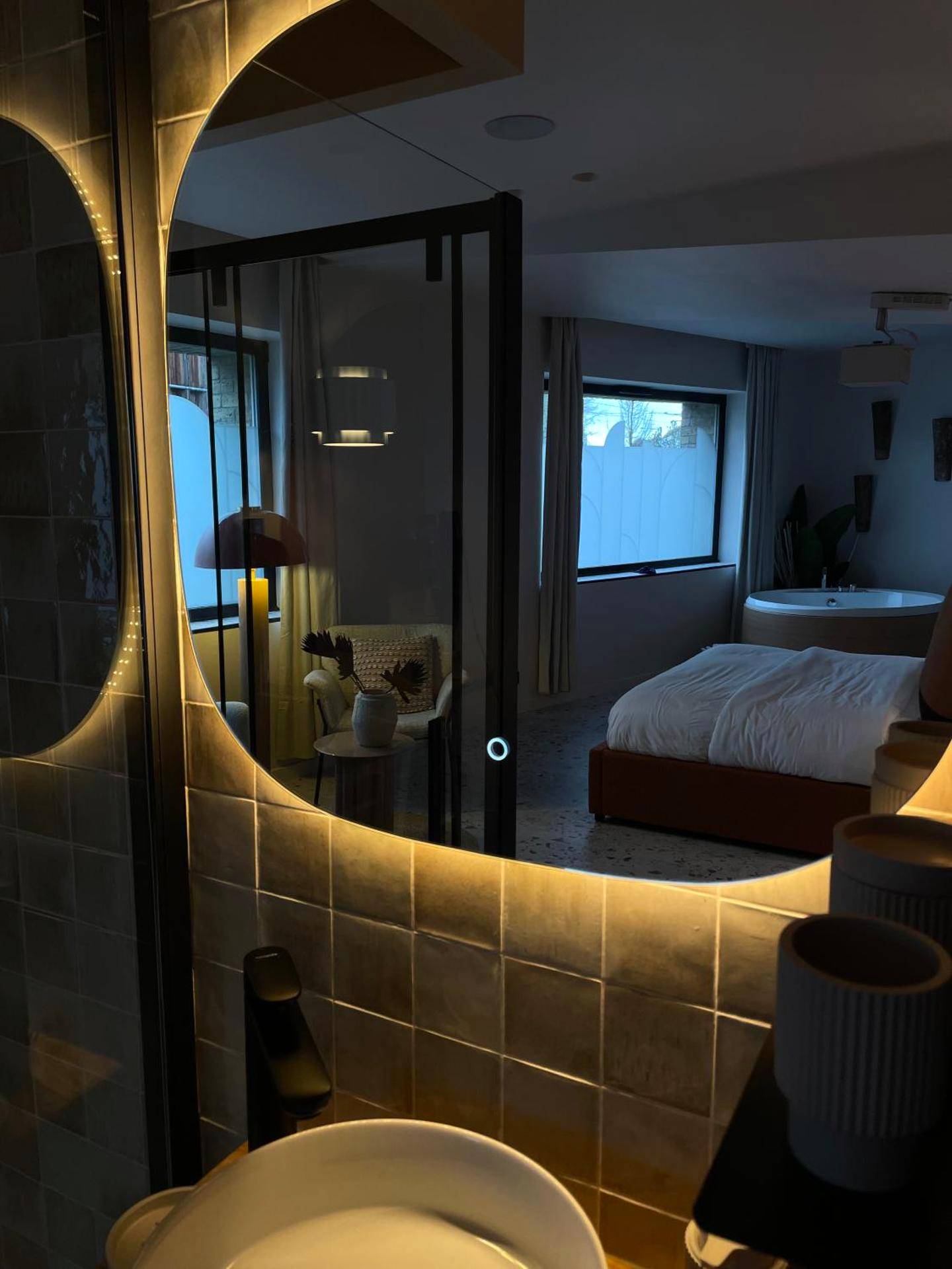 Vue interieure - Love Room Strasbourg, Sauna, Spa, Suite Ibiza, Évasion Romantique et Sensuelle