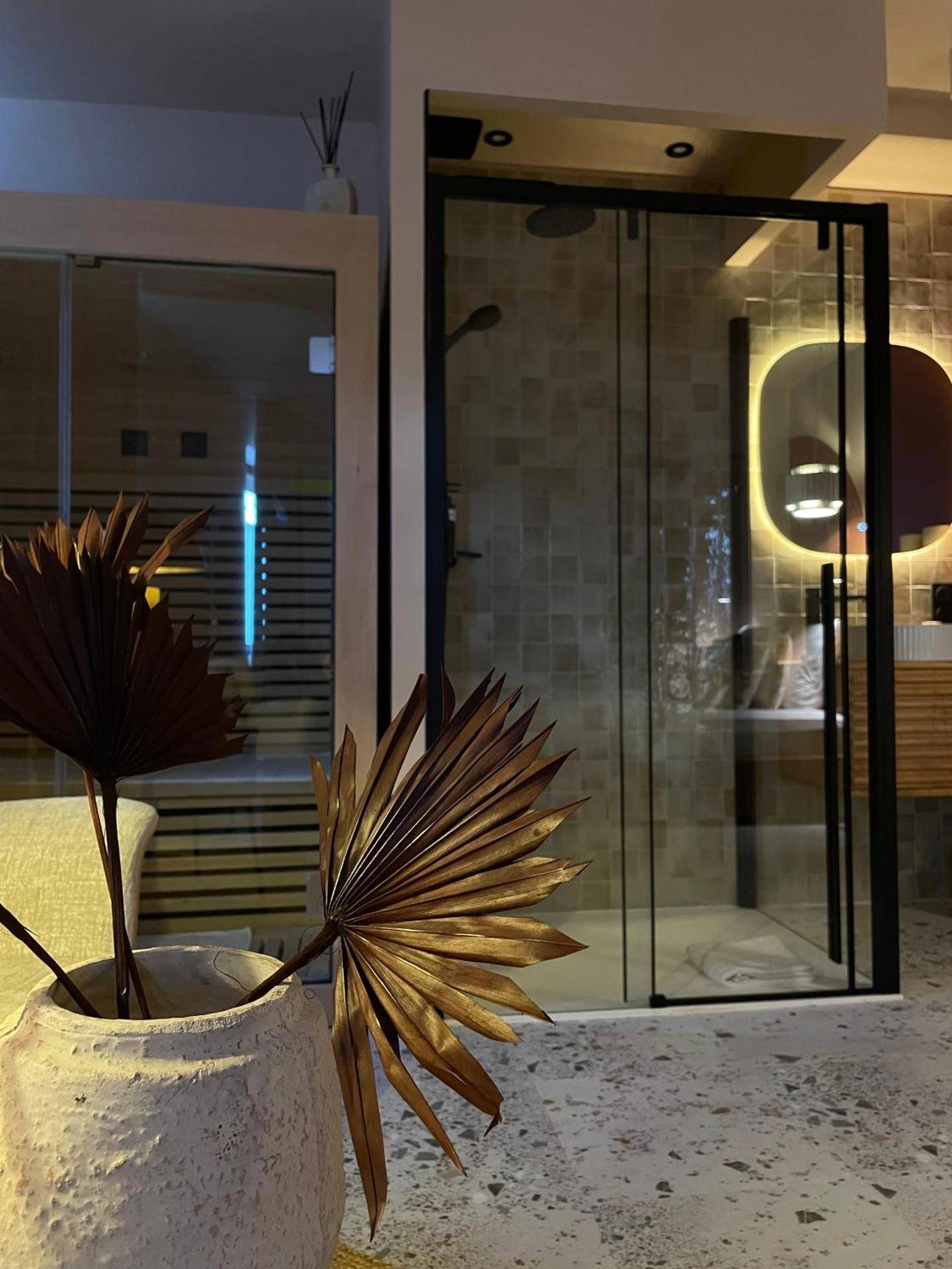 Photo du logement - Love Room Strasbourg, Sauna, Spa, Suite Ibiza, Évasion Romantique et Sensuelle