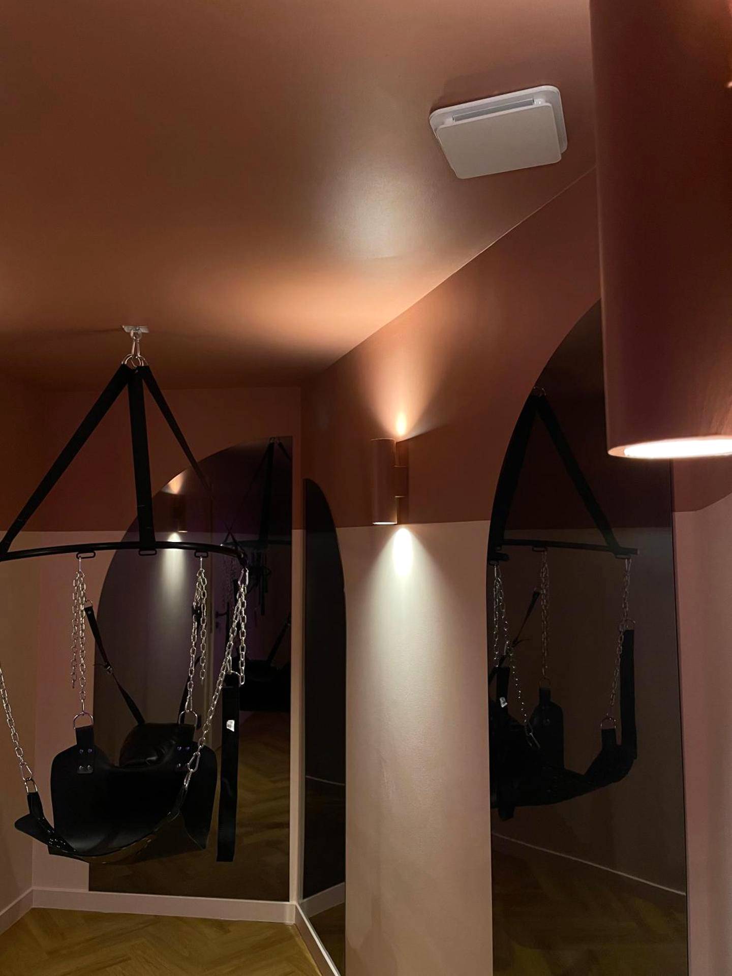 Photo du logement - Love Room Strasbourg, Sauna, Spa, Suite Ibiza, Évasion Romantique et Sensuelle - Strasbourg
