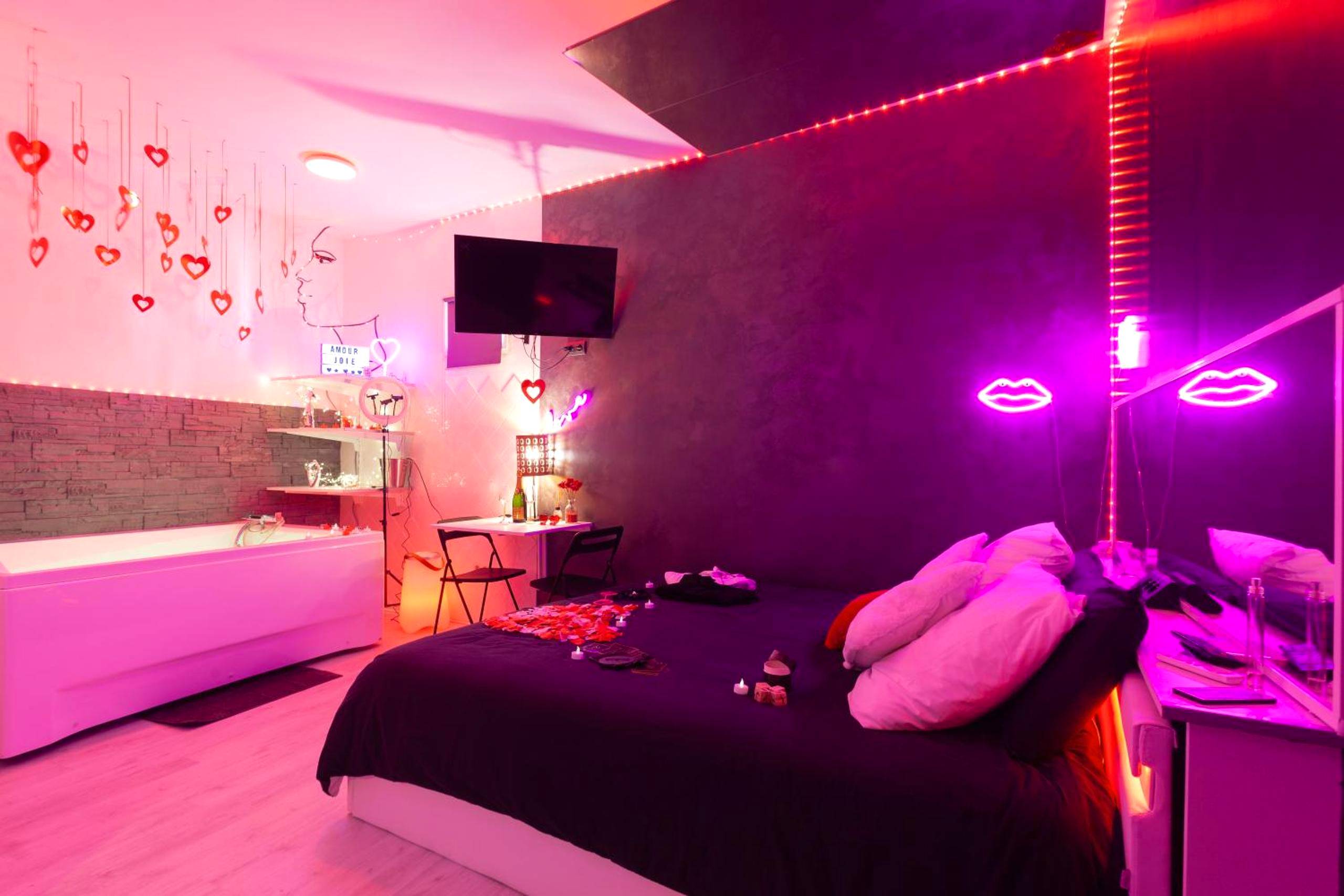 Vue principale - Love Room Toulon - Love Room avec Balnéo