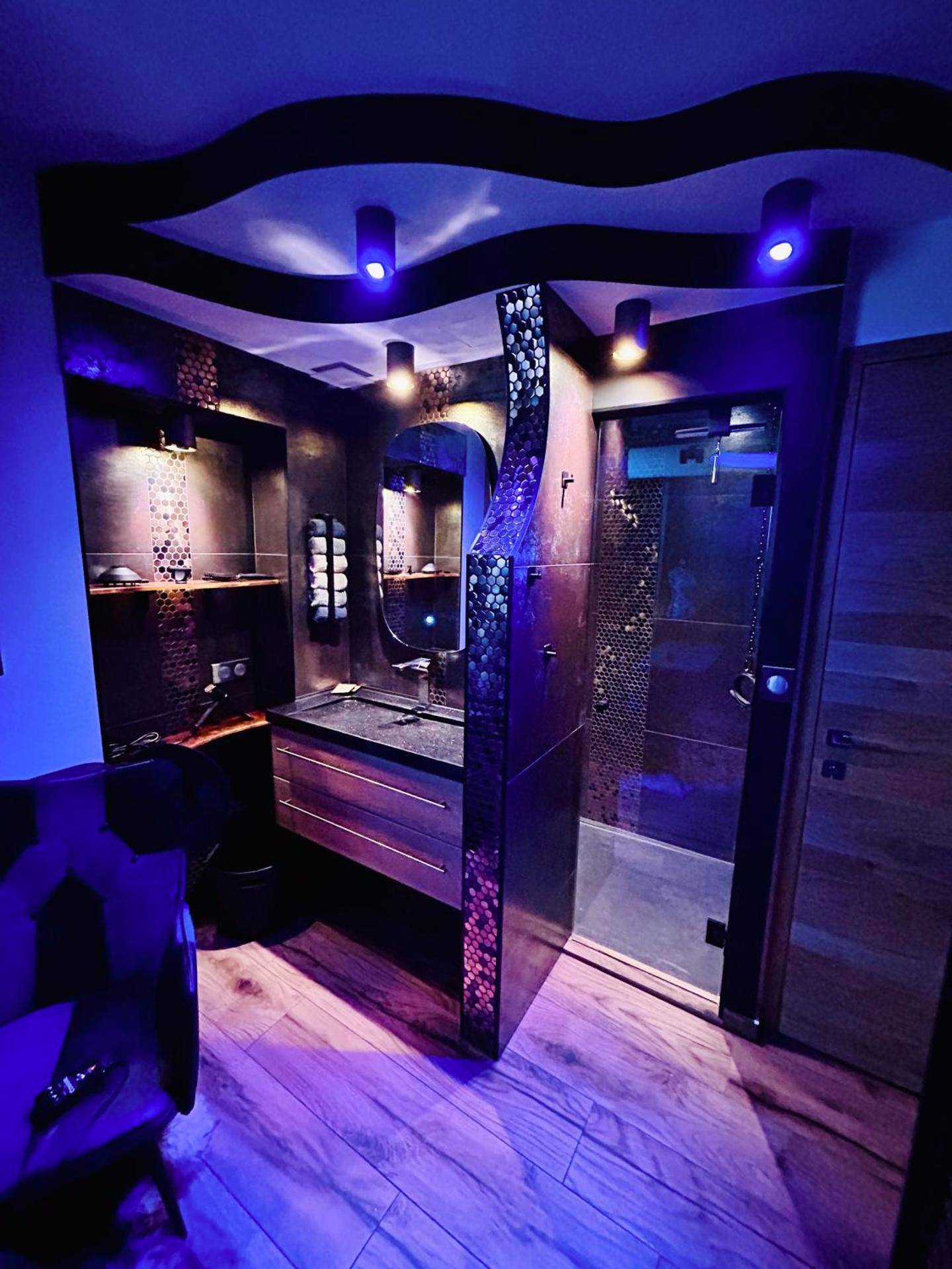 Photo du logement - Love & Sex Room: haut de gamme: avec SPA privatif - Ferney - Voltaire