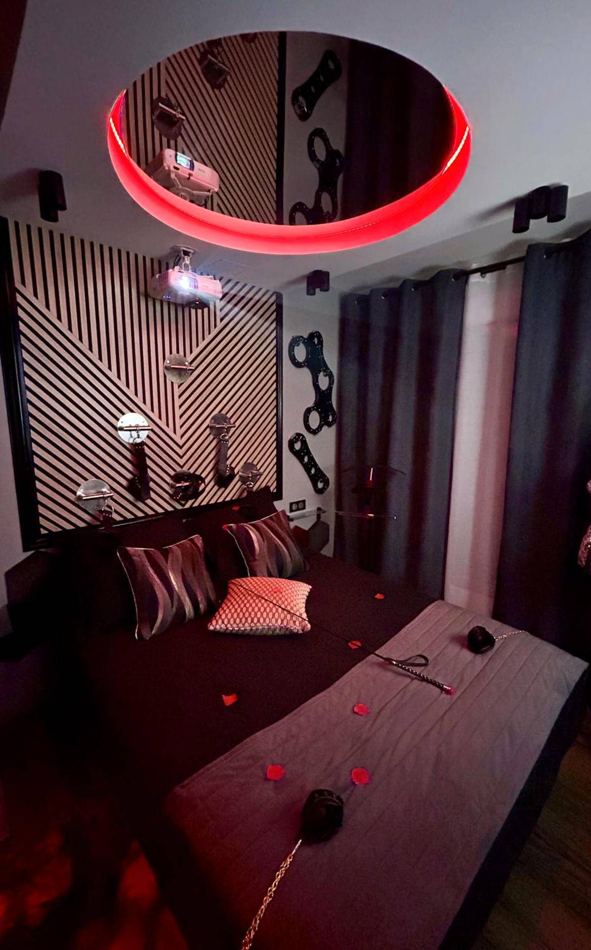 Photo du logement - Love & Sex Room: haut de gamme: avec SPA privatif