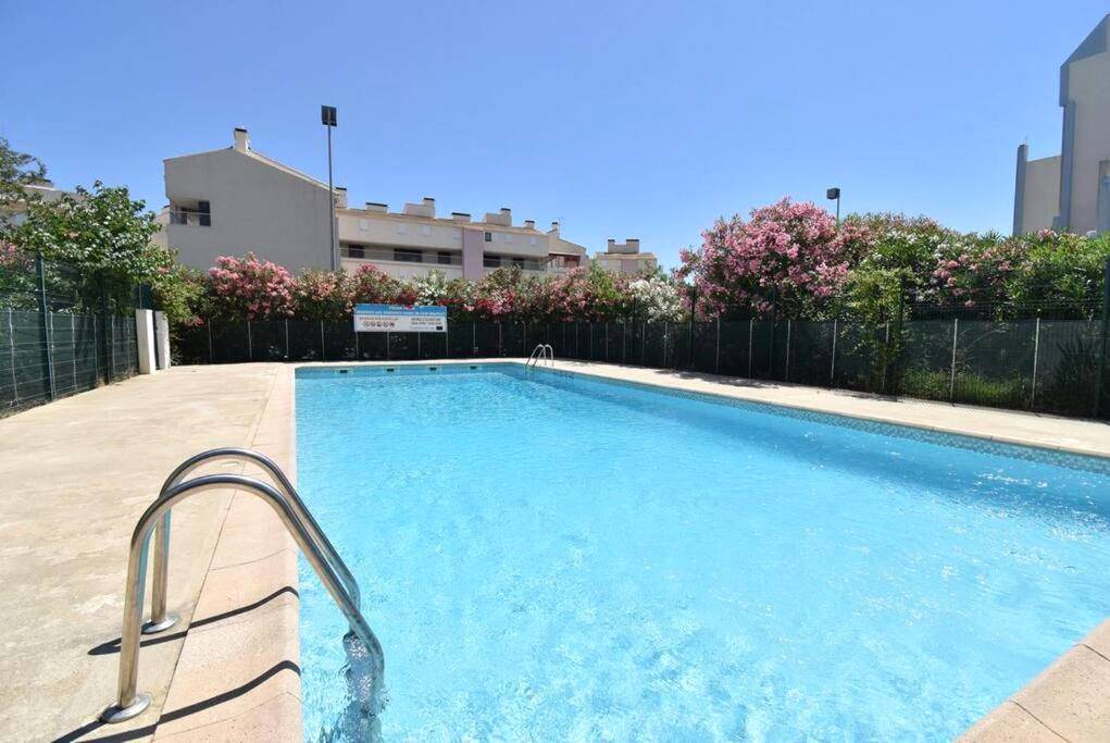 Grande piscine extérieure commune - Love&Spa