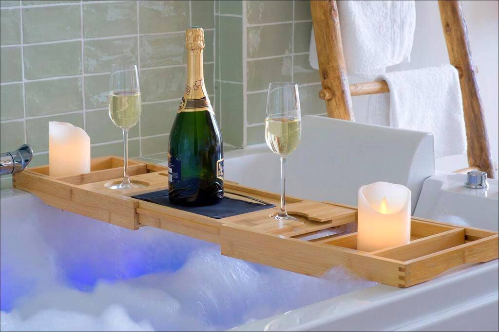 Plateau de baignoire avec champagne et bougies - Love&Spa