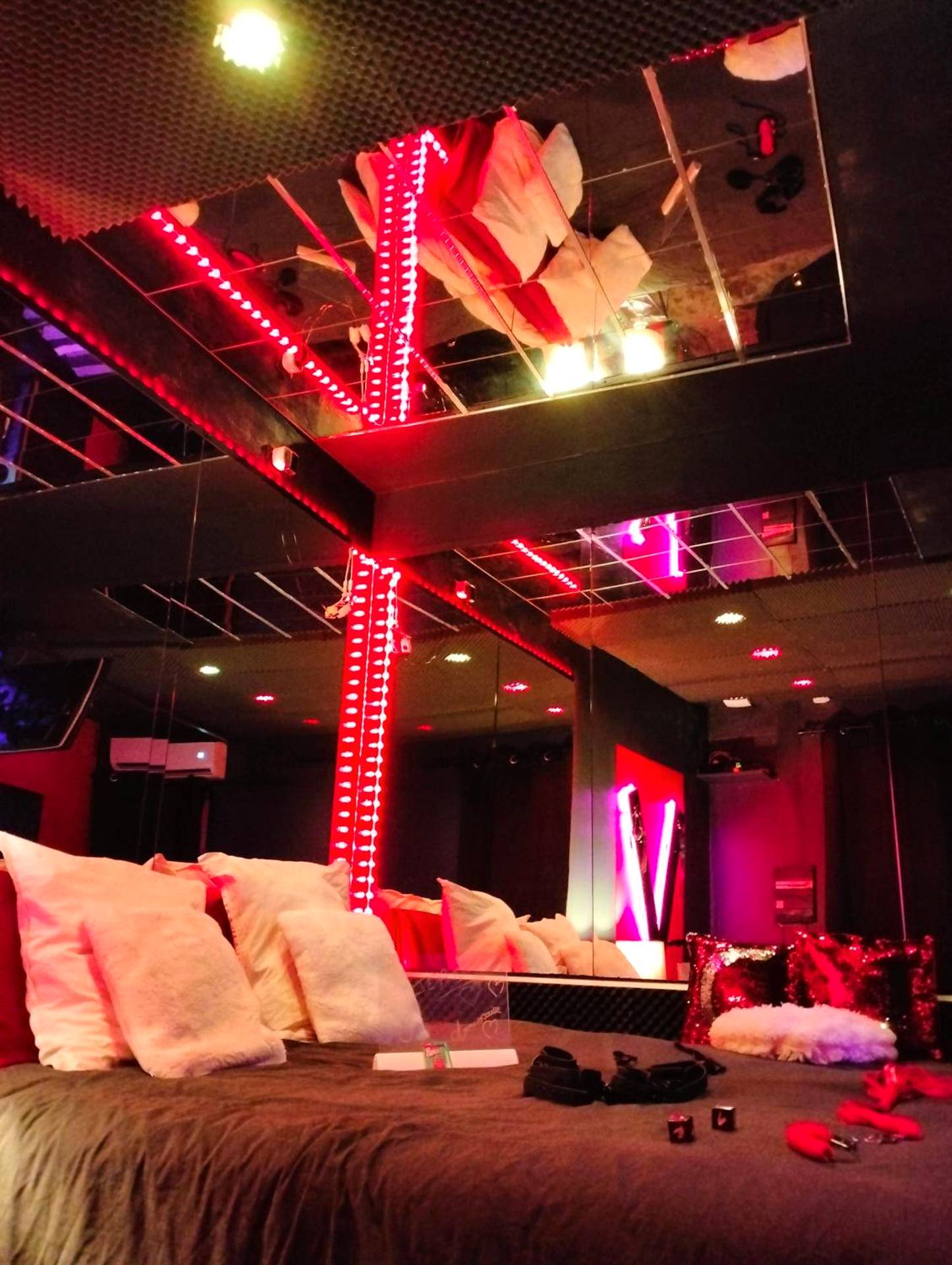 Photo du logement - la lovecoquine, chez loveroomtoulon , parking et wifi gratuits