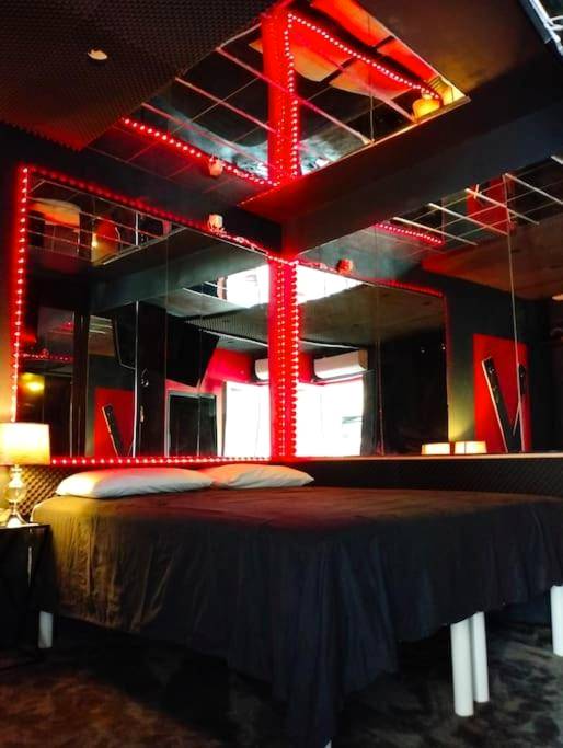 Photo du logement - la lovecoquine, chez loveroomtoulon , parking et wifi gratuits