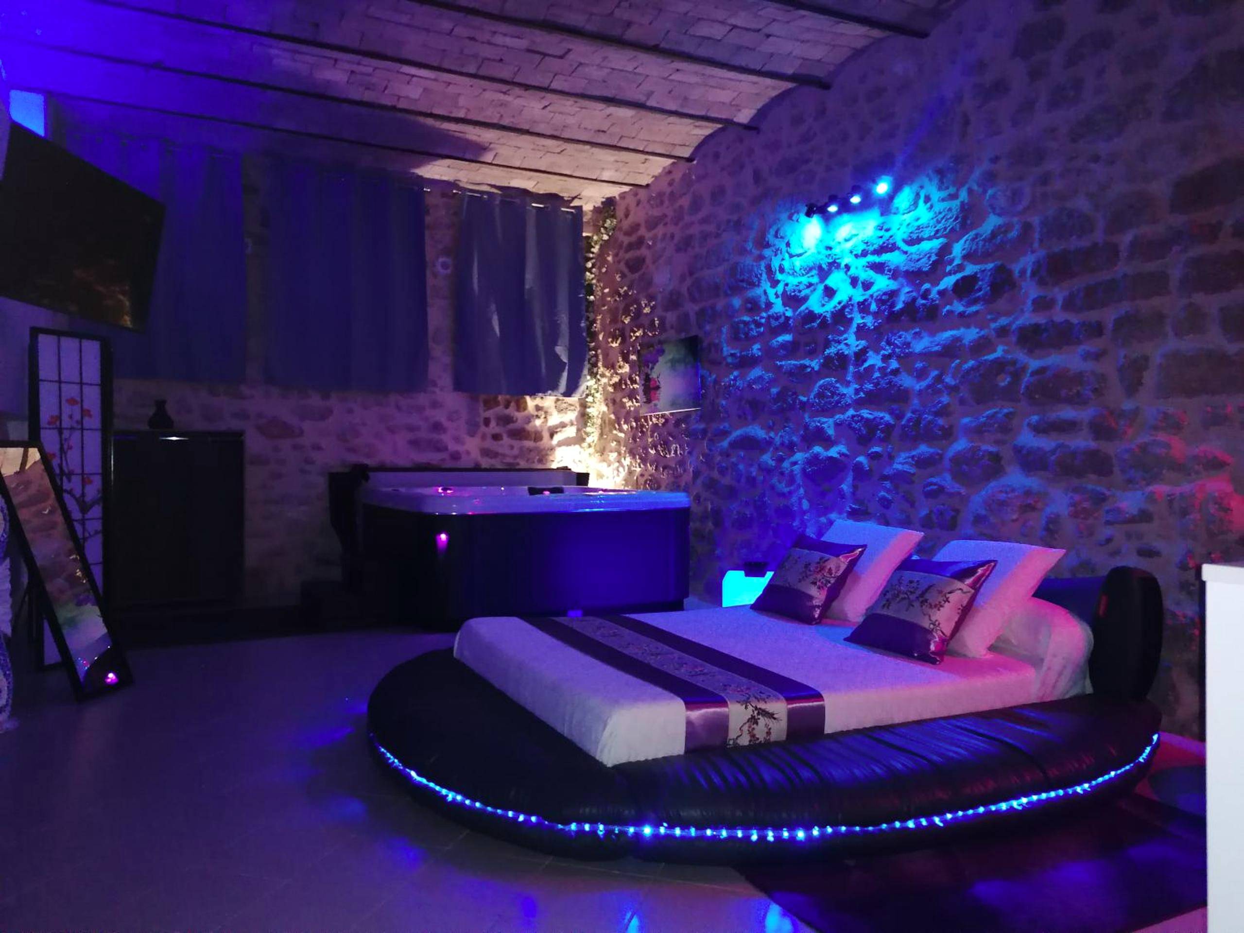 Vue du logement - Love Room Campagnan - Gîte Love Dreams Jacuzzi privatif