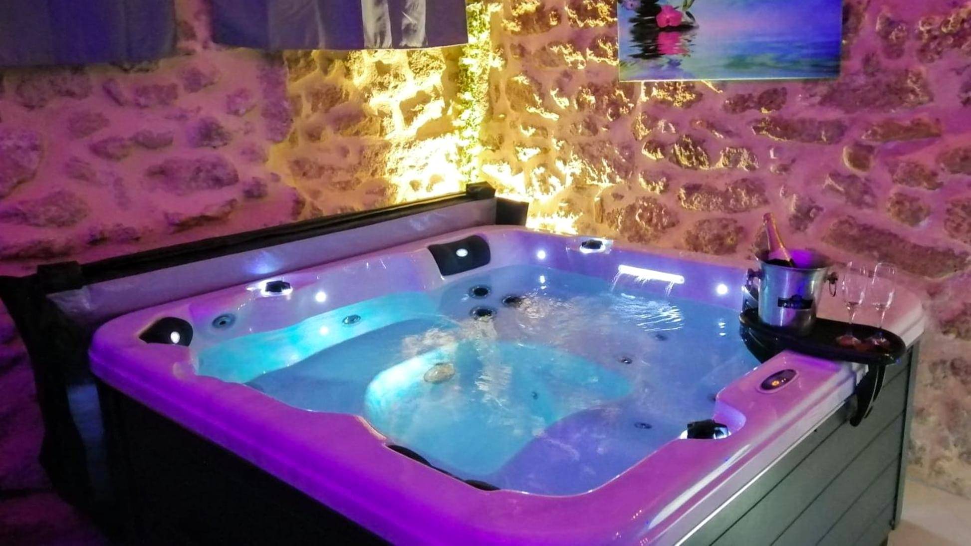 Photo du logement - Gîte Love Dreams Jacuzzi privatif - Montagnac
