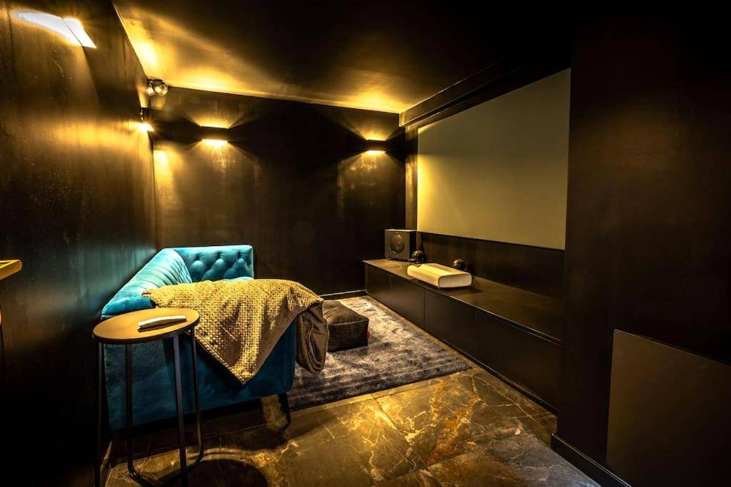 Photo du logement - LOVE ROOM LORIENT LoveLoft L'Escapade Romantique - Lorient