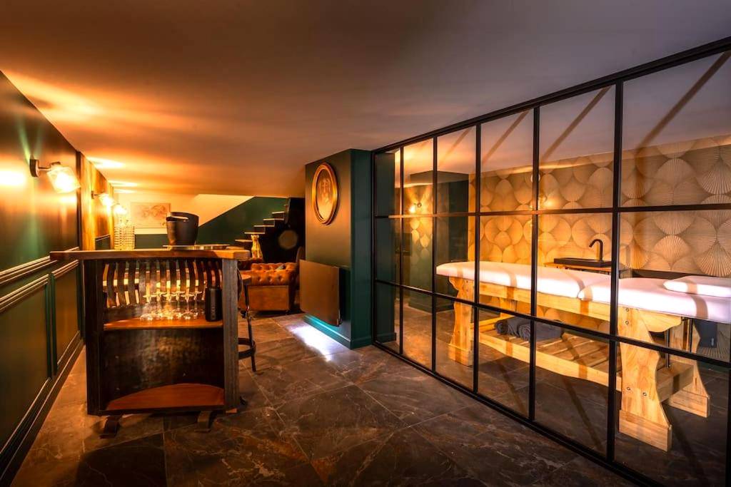 Photo du logement - LOVE ROOM LORIENT LoveLoft L'Escapade Romantique - Lorient