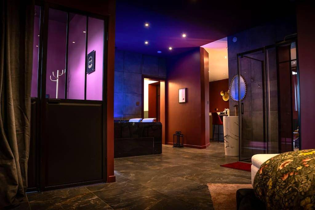 Photo du logement - LOVE ROOM LORIENT LoveLoft L'Escapade Romantique - Lorient