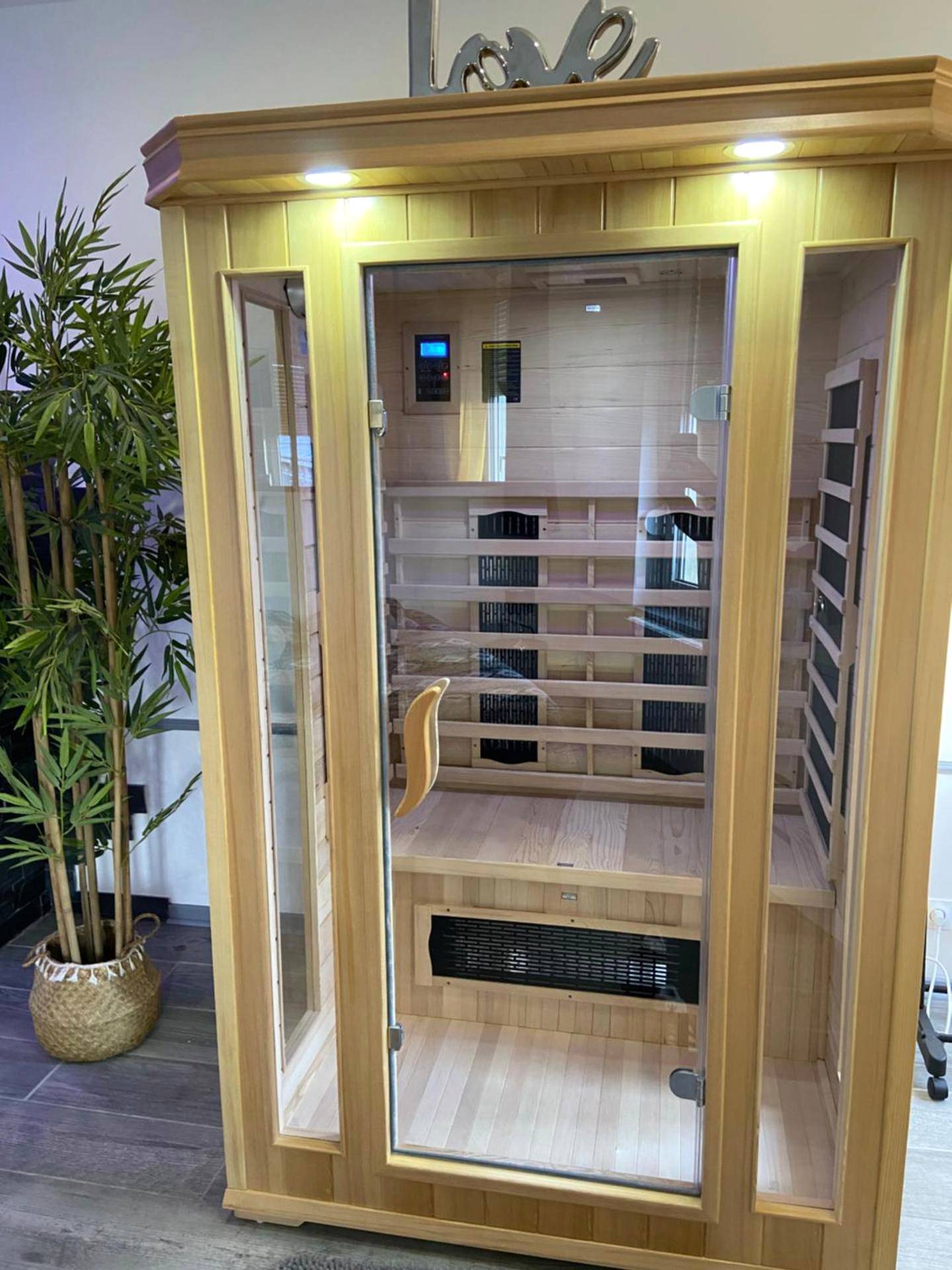 Sauna infrarouge en bois clair pour deux - Lovely Apartment SPA & Sauna