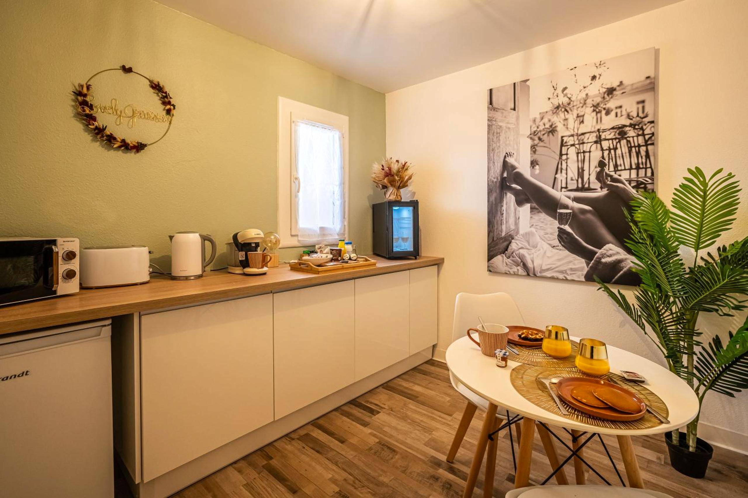 Espace cuisine et coin repas - Le Lovely Gruissanais - Balneo & Sauna