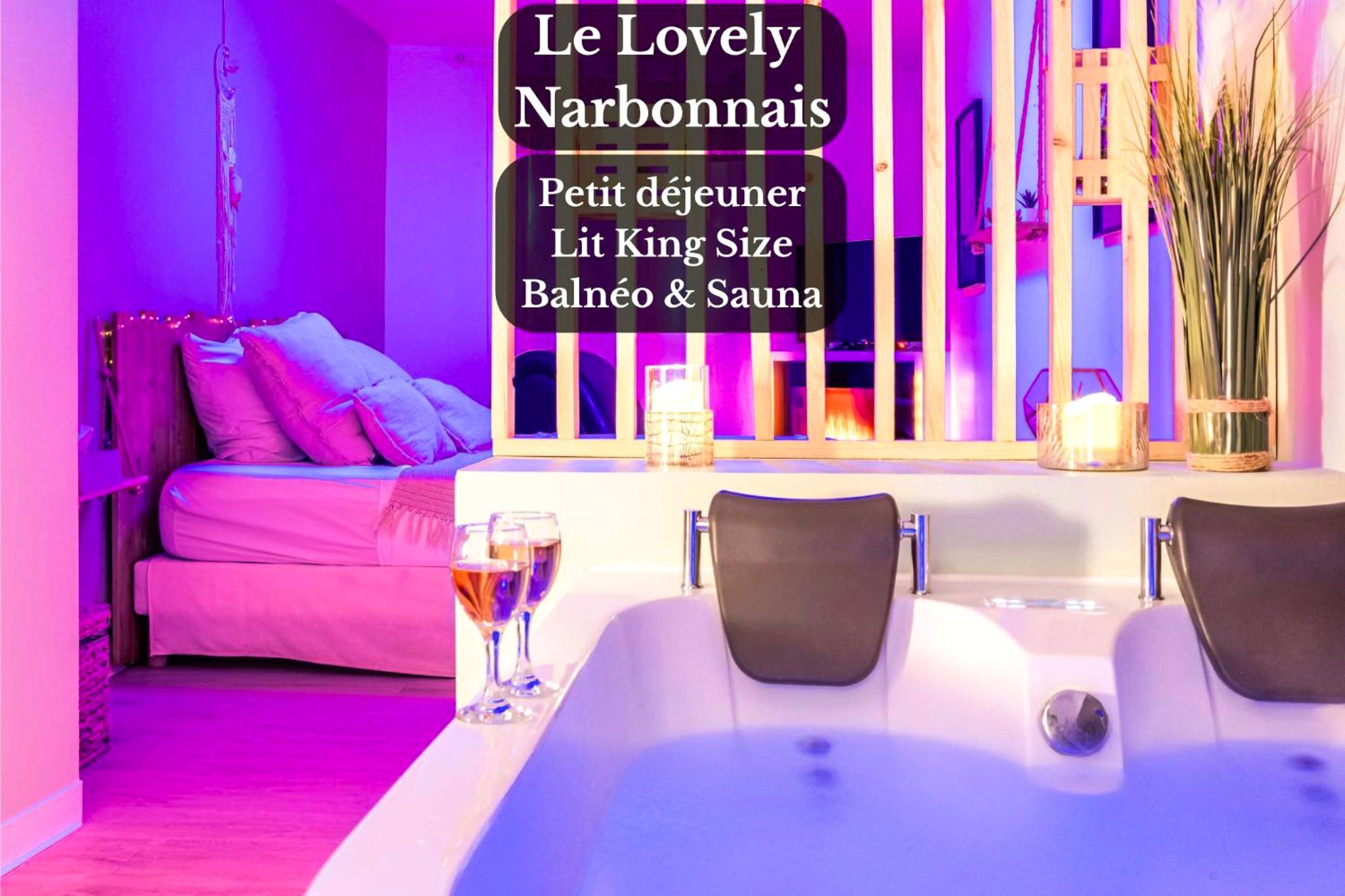 Baignoire balnéo et lit king size en arrière - plan - Love Room Narbonne - Le Lovely Narbonnais - Balneo & Sauna