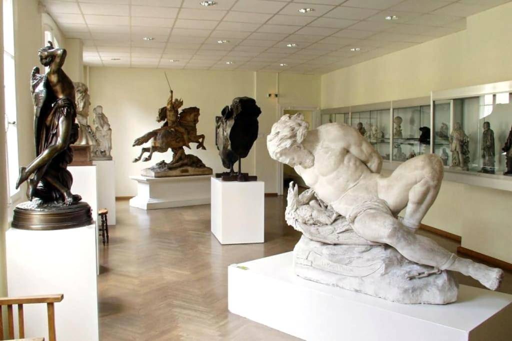 Galerie de sculptures classiques au musée - LE LOVELYHOME au Centre ville avec SPA JACUZZI et SAUNA proche gare et...