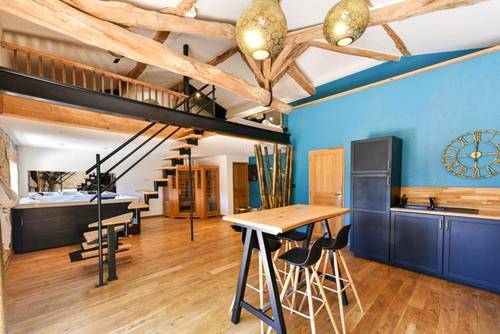 Espace de vie avec cuisine et mezzanine - lov'HOME