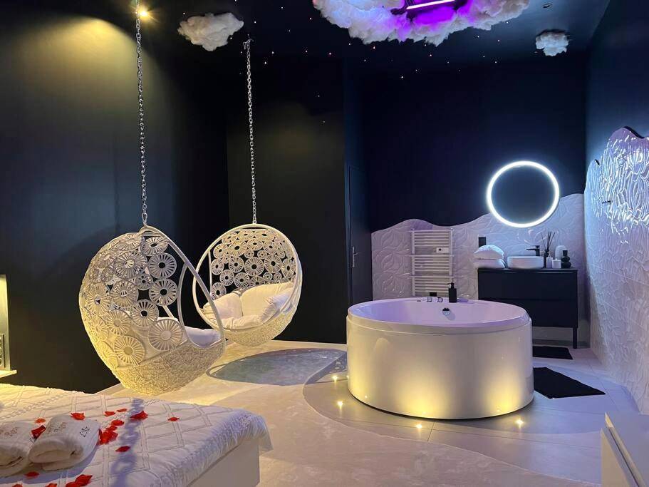 Jacuzzi privatif et balancelles en macramé - Loving room cocooning l’Air