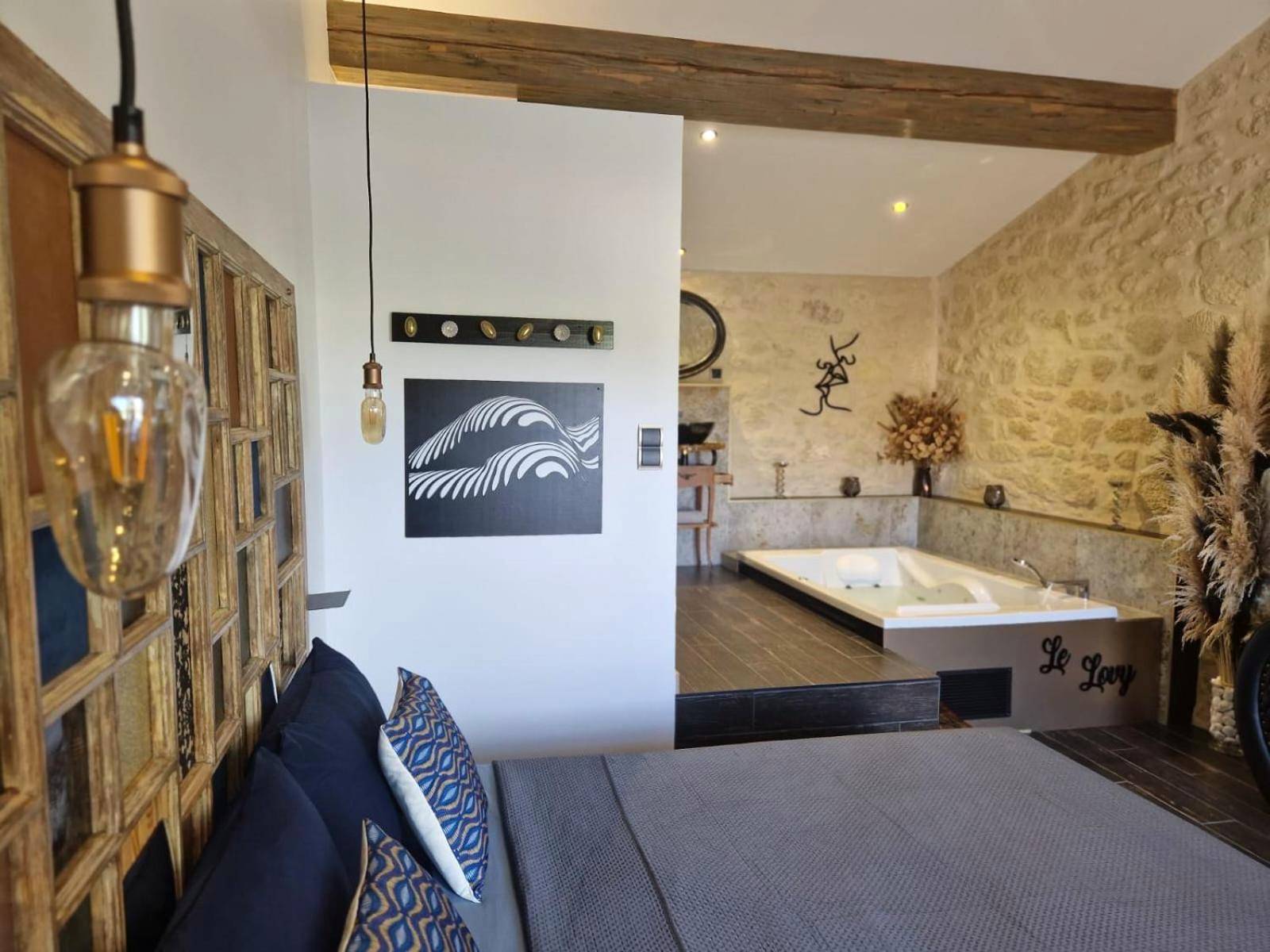 Chambre ouverte sur espace spa avec jacuzzi - Le Lovy , Studio indépendant avec Jacuzzi