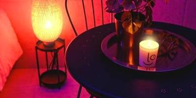 Table ronde avec bougie et lampe d'ambiance - Le Lux Spa