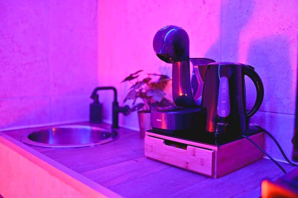 Coin café avec machine à capsules et bouilloire - Le Lux Spa