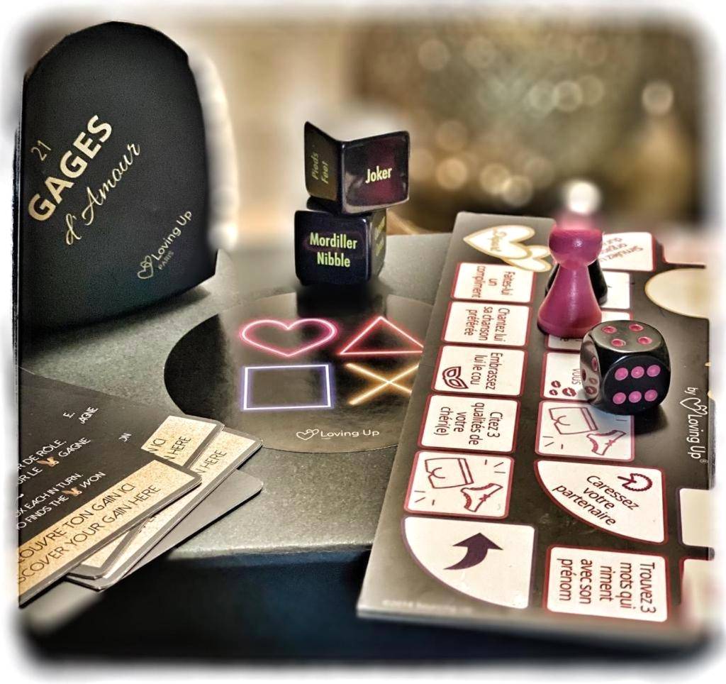 Jeu de société romantique avec dés et cartes - Luxe and Spa
