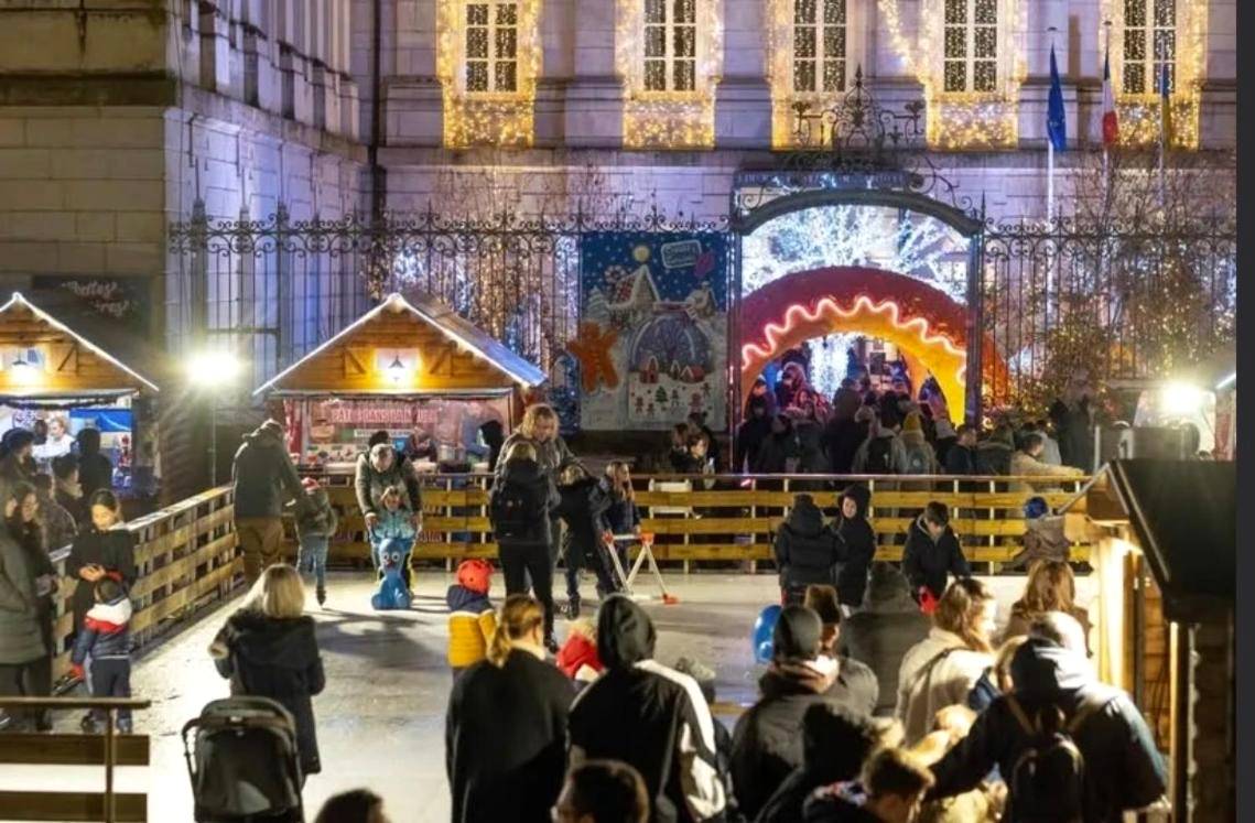 Marché de Noël et patinoire en extérieur - Séjour détente au cœur de MÂCON spa,ciné,bouteille offerte