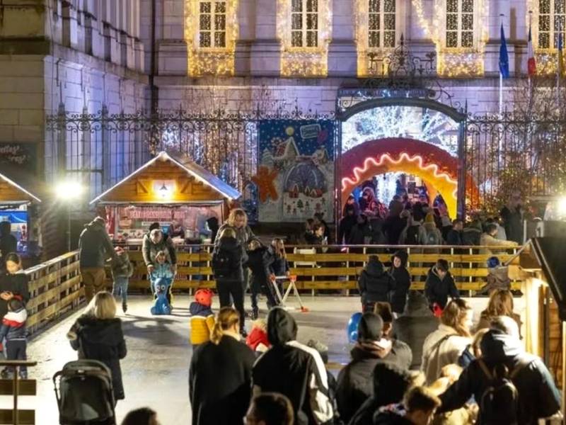 Marché de Noël et patinoire en extérieur - Séjour détente au cœur de MÂCON spa,ciné,bouteille offerte