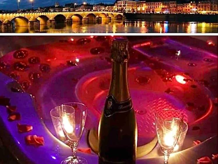Jacuzzi avec champagne et pétales de rose - Séjour détente au cœur de MÂCON spa,ciné,bouteille offerte