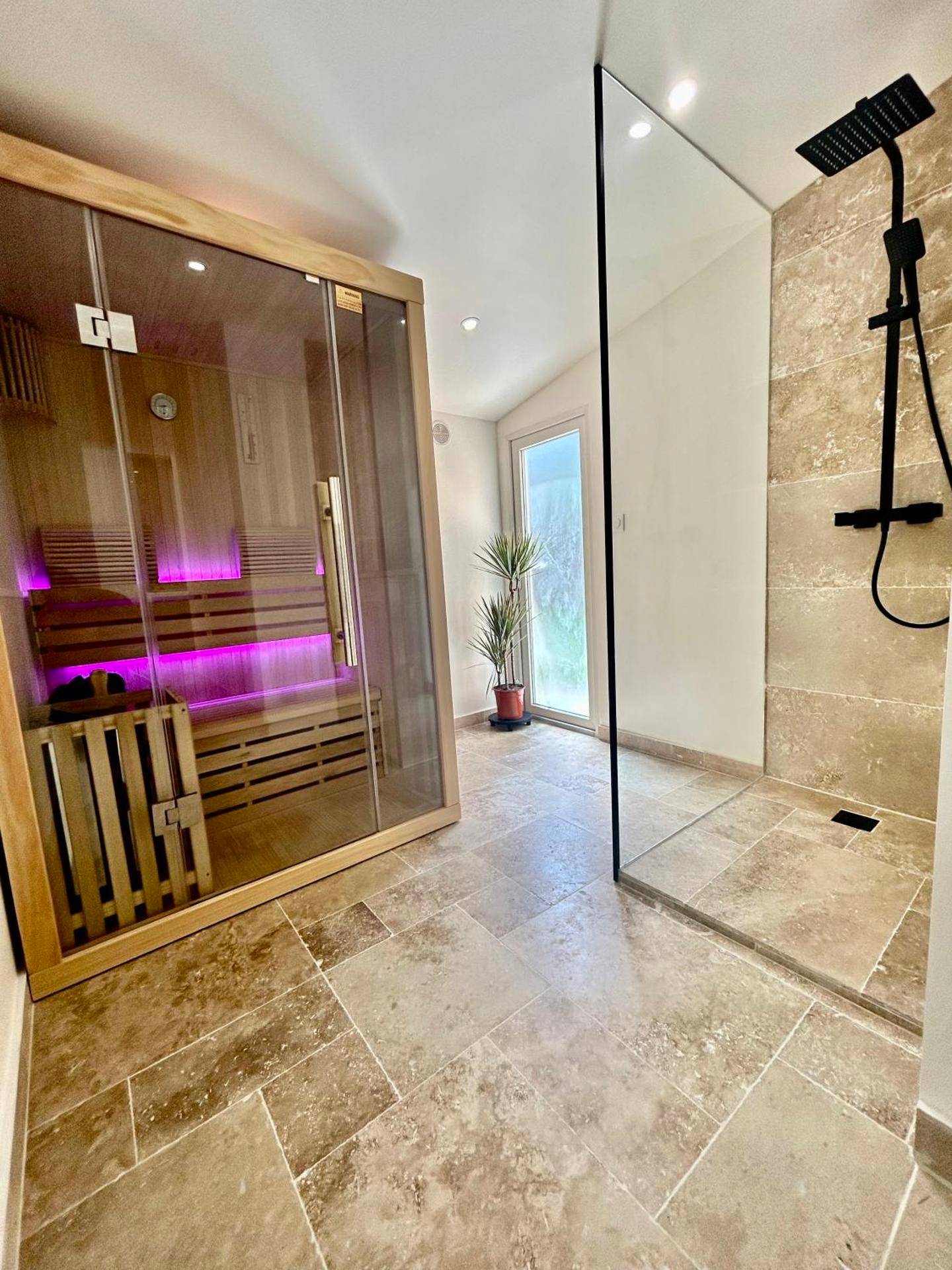 Espace bien - être avec sauna et douche italienne - Maison Hanaa, Sauna & Spa