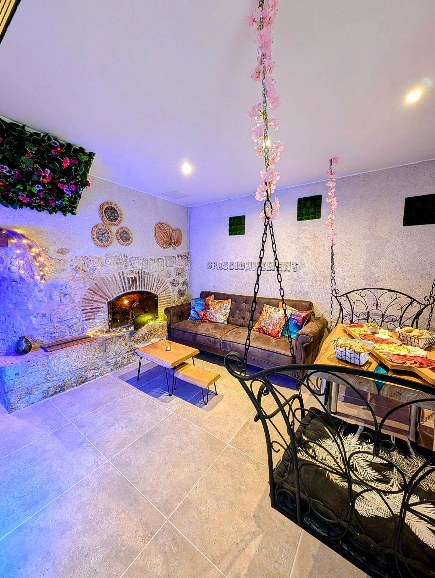 Photo du logement - Maison Insolite avec Spa Privatif - Monbalen