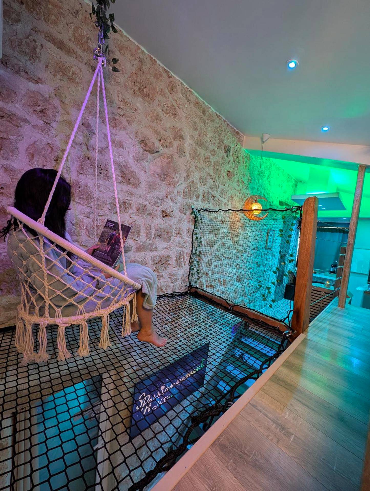 Photo du logement - Maison Insolite avec Spa Privatif - Monbalen