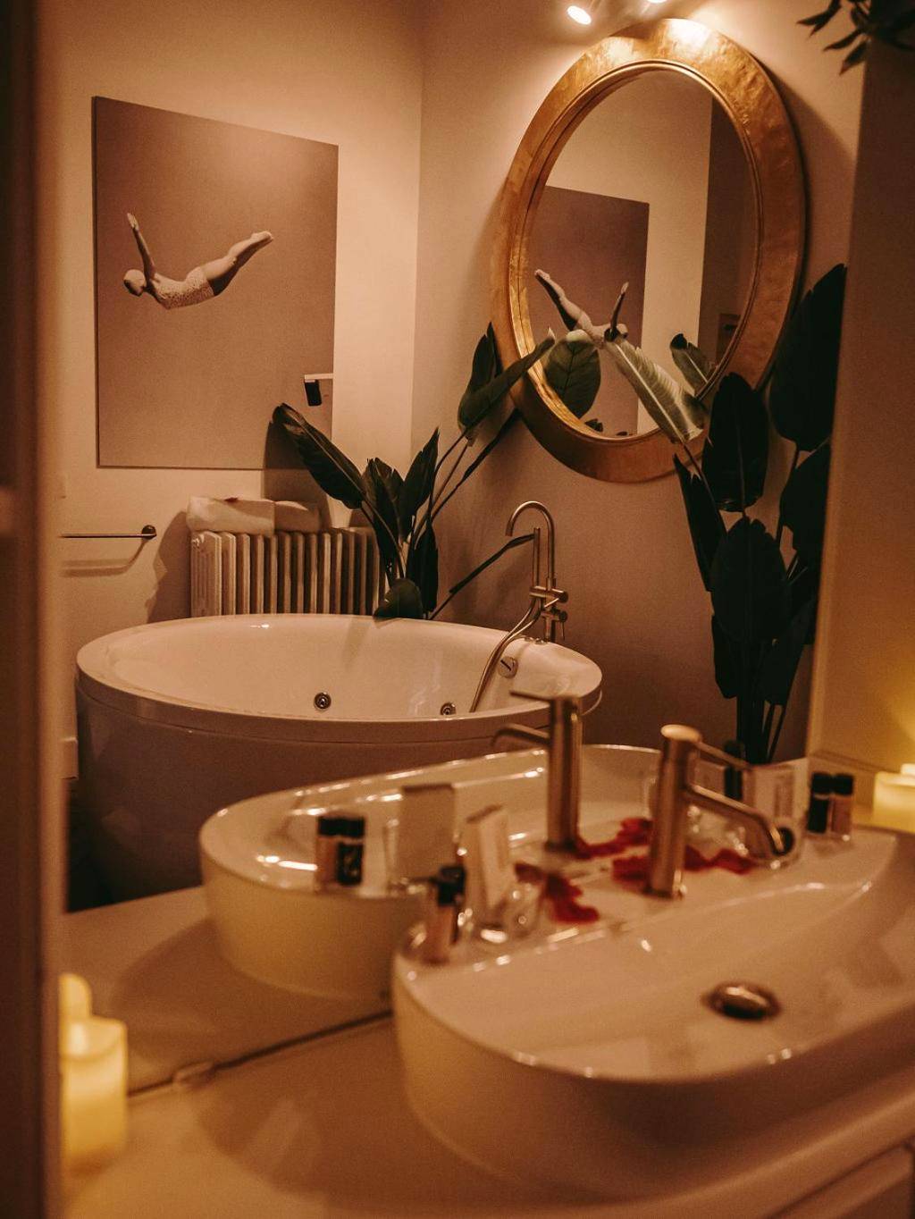 Espace bien - être avec baignoire et vasque - Maison Marie - Astrid, Suite avec Balnéo privée