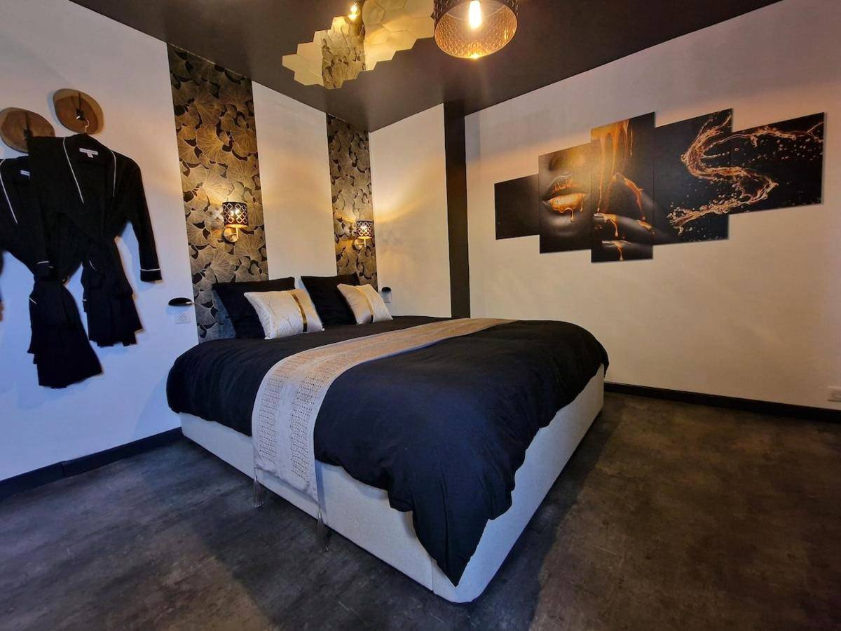 Vue principale - Love Room Le Landreau - La Maison Parfum d'Amour