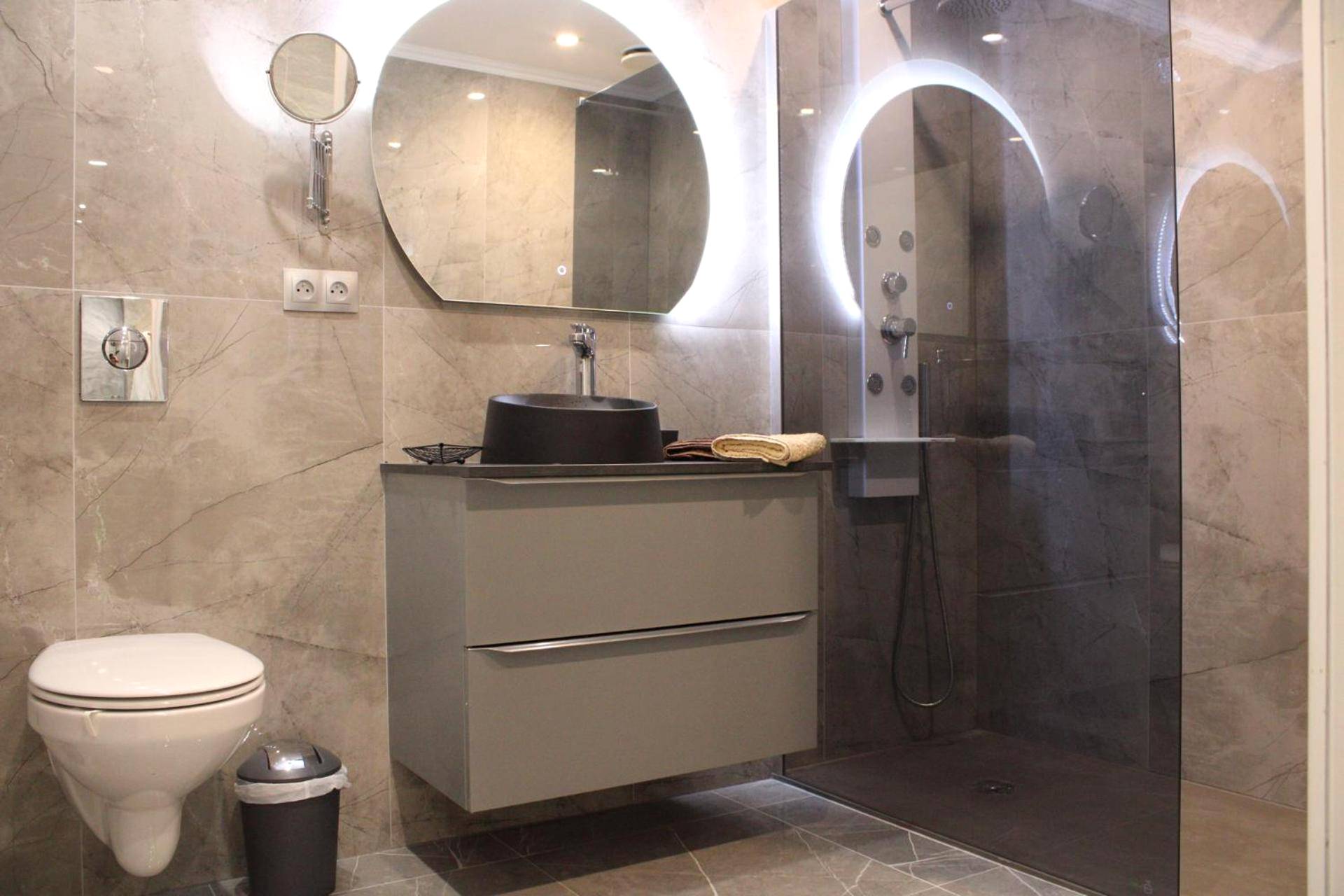 Photo du logement - Maison privative SPA Jacuzzi Sauna Salle de jeux