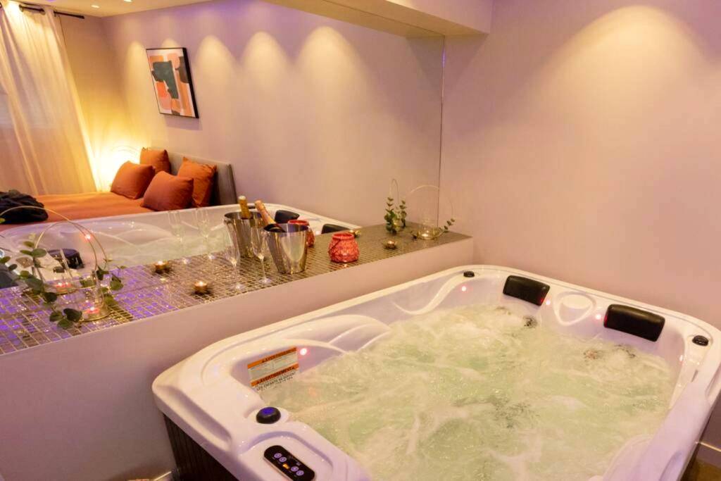 Photo du logement - MAISON AVEC SPA PRIVATIF ( JACUZZI ET SAUNA) - Bailleval
