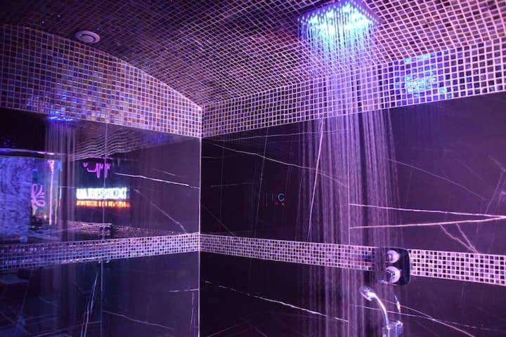 Autre vue interieure - Le Majestic Spa Loveroom Jacuzzi et hammam - Montpellier