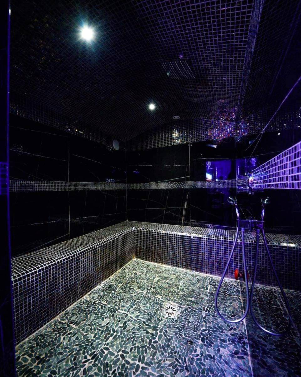 Photo du logement - Le Majestic Spa Loveroom Jacuzzi et hammam - Montpellier